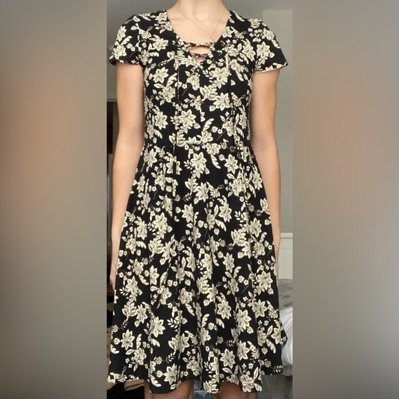 Flower Patterned Dress - Picture 5 of 5